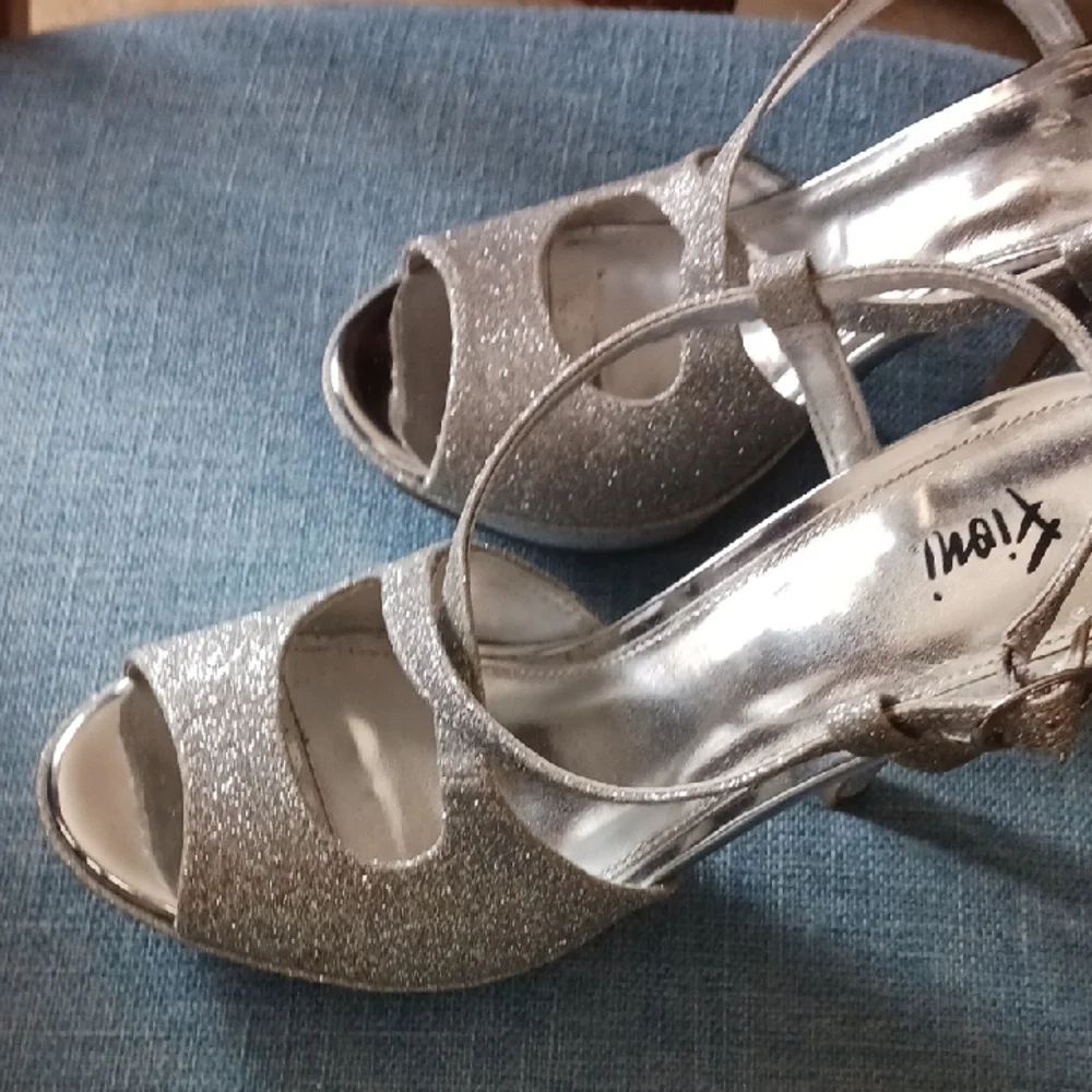 FIONI Clothing Sparkling Silver Women's Heels